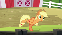 Applejack's words and actions don't match S6E10