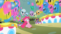 Balloons laugh at Pinkie Pie S2E1