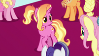 Luster Dawn looks at Twilight's friends S9E26