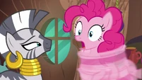 Pinkie Pie's body quickly uncurling S7E19.png (794 KB)