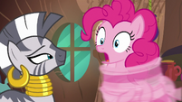 Pinkie Pie's body quickly uncurling S7E19