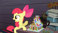 Apple Bloom pointing at the gingerbread house S4E09