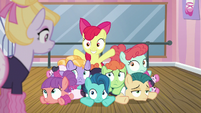 Apple Bloom smiling in a pile of dancing foals S6E4