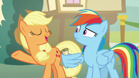 Applejack -keep the grandmares out of trouble- S8E5
