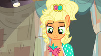 Applejack smirking S4E13