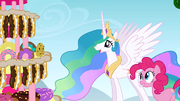 Celestia looking at the combined dessert S2E24