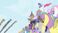 Los ponies mirando a los wonderbolts S1E3