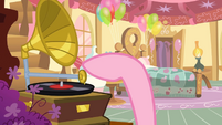 Pinkie starting a record S2E18