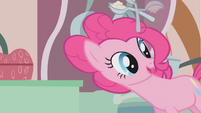 Pinkie with spinning teaspoon of vanilla S1E12