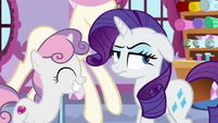 Rarity looking very annoyed at Sweetie Belle S8E12