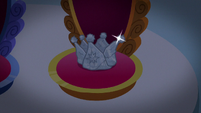 Sibling Supreme crown resting on throne S9E4