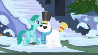 Sprinkle Medley making a snow pony.