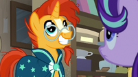 Sunburst looking wide-eyed at the chandeliers S7E24