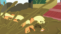 Applejack splashed with mud S6E15