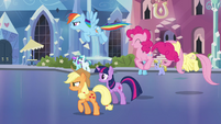 Main ponies head back to the station S03E12