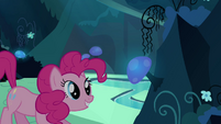 Pinkie Pie clone about to eat the mushroom S3E03