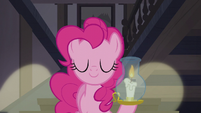 Pinkie going downstairs by candlelight S5E20