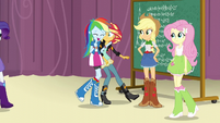 Rainbow hugging Sunset Shimmer EG3