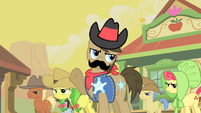 Sheriff Silverstar directing Appleloosans S1E21