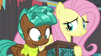 Fluttershy gives Bloofy's box to Spur S9E22
