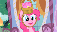 Pinkie invites Rarity to the after-birthday party S1E25