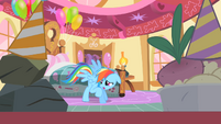 Rainbow Dash creeped out by Pinkie's party S01E25