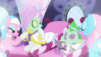 Rarity and Spike getting spa facials in flashback S9E19