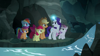 Rarity giving a count of three S7E16