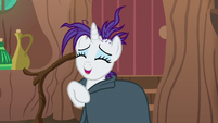 Rarity laughing about the mix-up S7E19