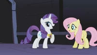 Rarity rejoicing after being reunited with her tail.