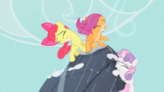 Las Cutie Mark Crusaders probando escalada de montaña