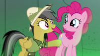 Daring Do thanking Pinkie Pie S7E18