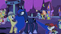Pipsqueak tugging on Luna's tail S2E4