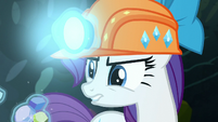 Rarity levitates the gems S6E5