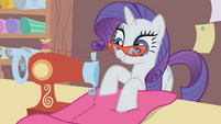 Rarity sewing her dress S01E14