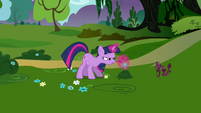 Twilight practicing magic with a flower S3E05
