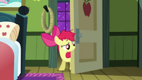 Apple Bloom at the door S3E08