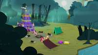 Applejack and Apple Bloom rolling their tent S3E06