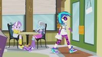 DJ Pon-3 leaving Sugarcube Corner EG2