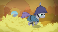 Maud races through applesauce tunnel S4E18