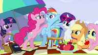 Pinkie Pie frightening Rainbow S3E7