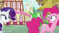 Pinkie nervous; Gummy on Pinkie's tail S5E19