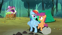 A moment between Rainbow Dash and Scootaloo.