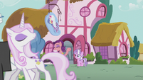 Spoiled Rich waves to Fancy Pants and Fleur Dis Lee S5E18