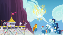 Wonderbolts see gold trophy-shaped fireworks S7E7