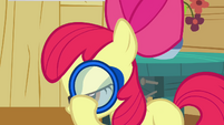 Apple Bloom putting on her goggles S3E11