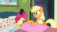 Applejack making a scrunchy face S3E08