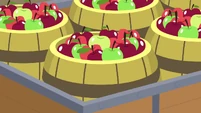 Barrels of apples in Big McIntosh's cart S7E8.png (859 KB)