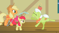 Granny Smith re-enacting herself as a filly S2E06