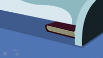 Library book slides under Twilight's bed S9E5